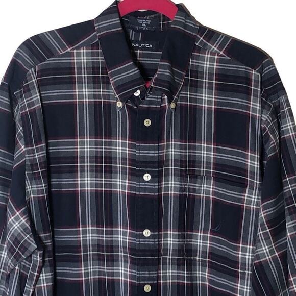 Nautica Plaid Button-Down Shirt XL Navy Blue Work or Casual Excellent Condition - Picture 3 of 12